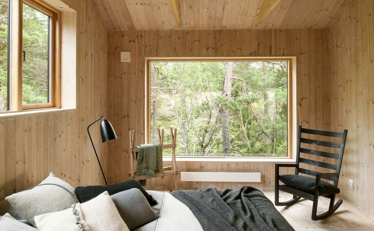 Cama Sultan y mecedora Värdmö de ikea
